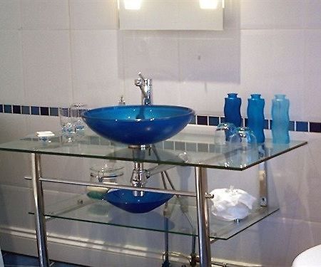 Linchens Bed And Breakfast Felbridge Екстериор снимка