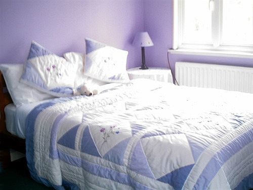 Linchens Bed And Breakfast Felbridge Екстериор снимка