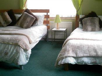 Linchens Bed And Breakfast Felbridge Екстериор снимка