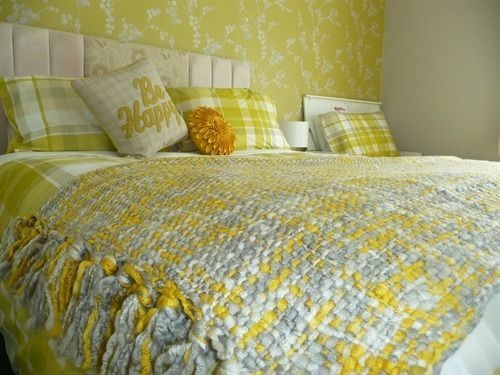 Linchens Bed And Breakfast Felbridge Екстериор снимка